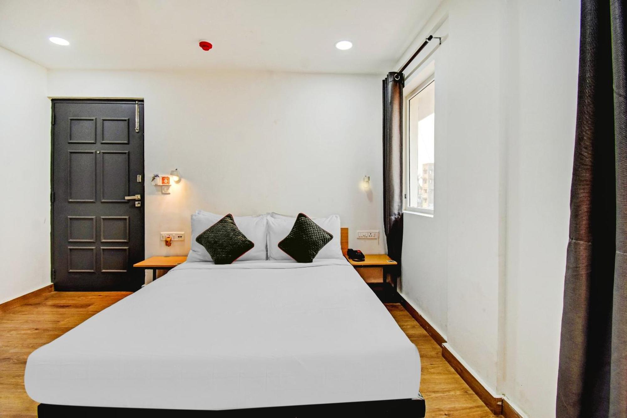 Townhouse The Royal Retreat Hotel Garui Ngoại thất bức ảnh