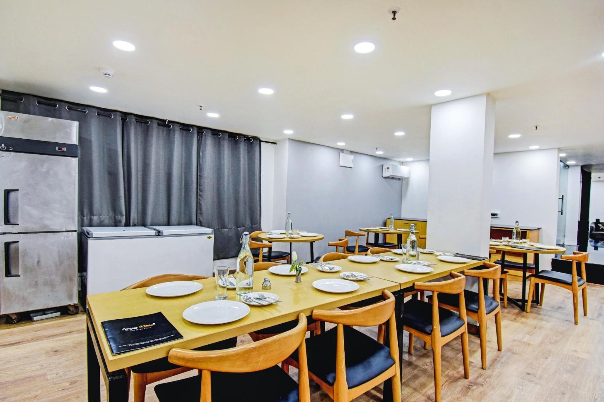 Townhouse The Royal Retreat Hotel Garui Ngoại thất bức ảnh